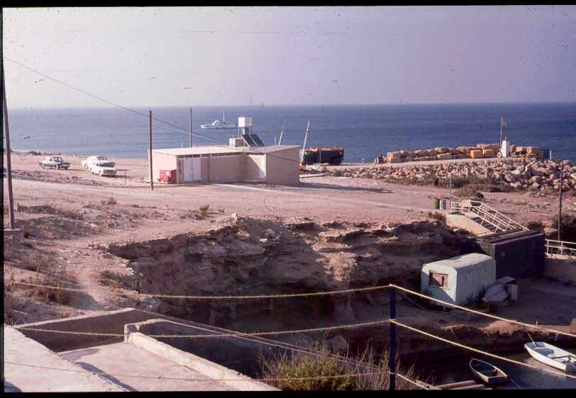 Akrotiri Mole 01.jpg